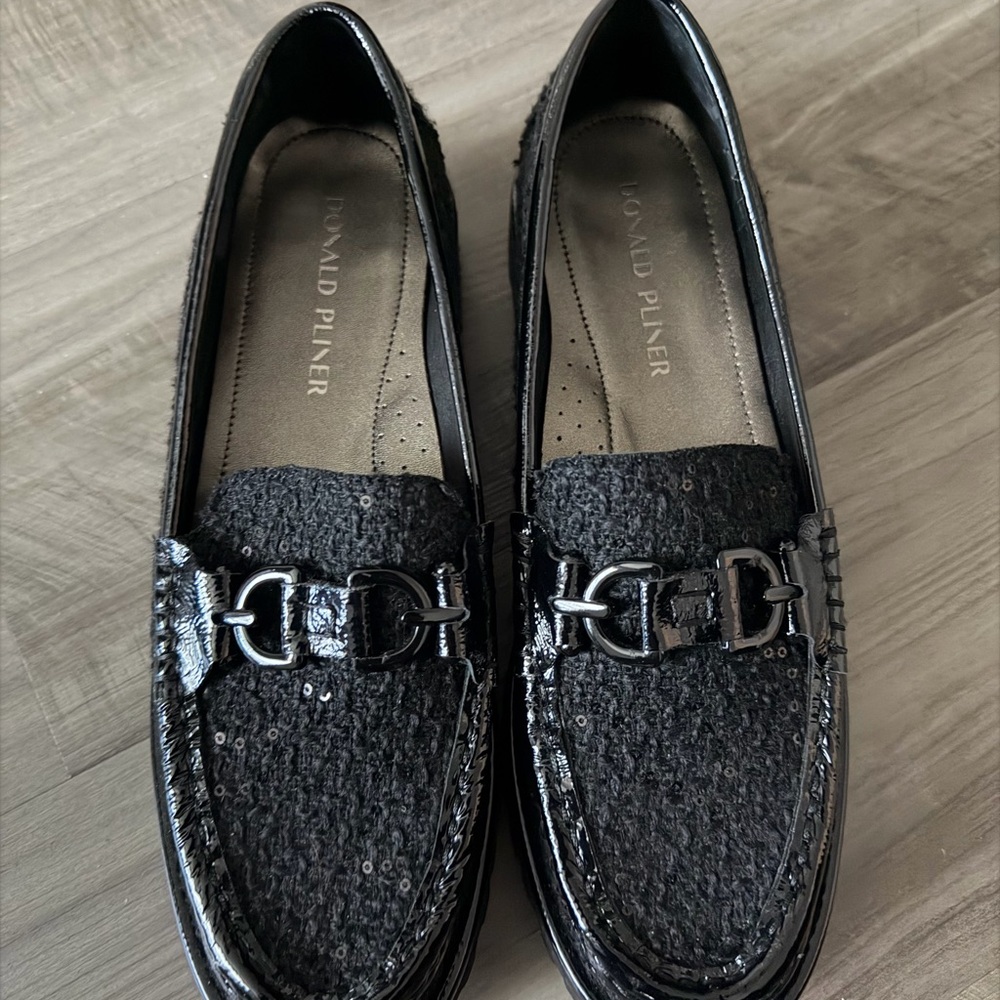Helio Donald J. Pliner Black Textured Loafers with Chain Detail